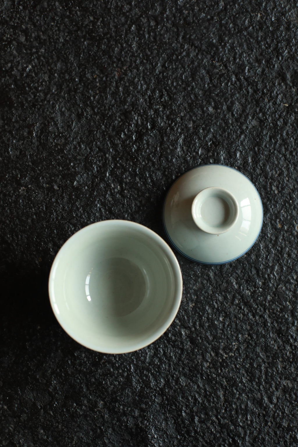 Moon-White Porcelain Gai Wan